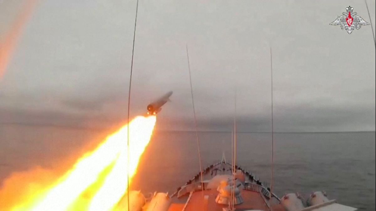 Rusko pořádá cvičení Tichomořské flotily, účastní se 10 tisíc vojáků